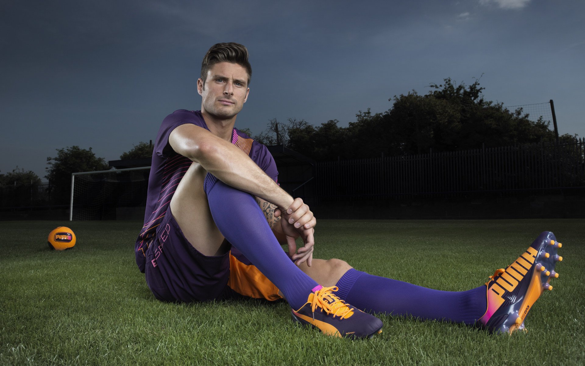 多特蒙德后卫公开承认比赛中失误，展现诚实品质，多特蒙德球员介绍