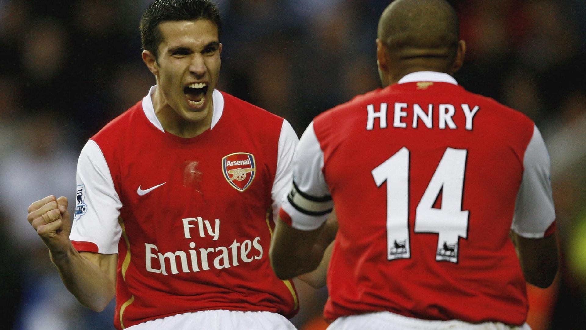 巴萨中场协作紧密，团队配合默契，巴萨有名的中场